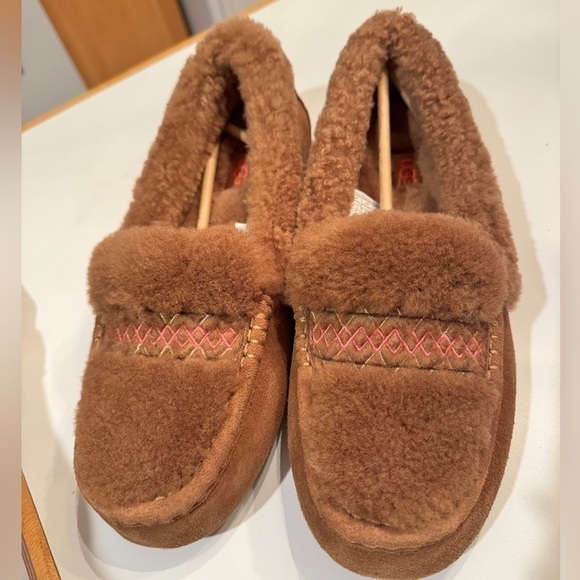 UGG Shoes - NWOB UGG ANSLEY BRAID WOMEN SLIPPER SUEDE HARDWOOD US 12
